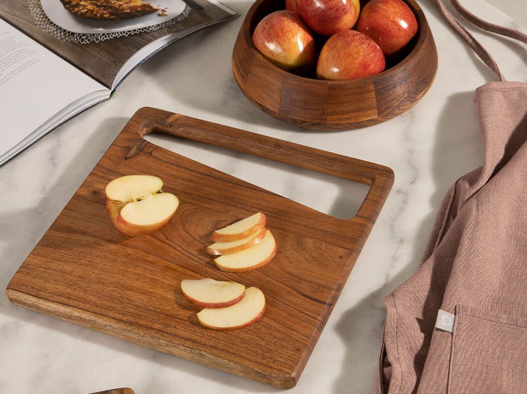 tabla-cortar-madera-manzanas.jpg