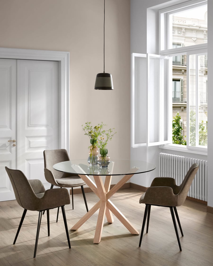 Tavolo tondo Argo in vetro e gambe in acciaio effetto legno Ø 119 cm | Kave  Home