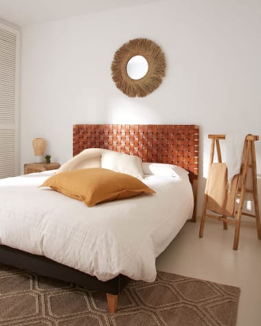 Testiera Calixta in legno massello di teak e pelle per letto da 150 cm