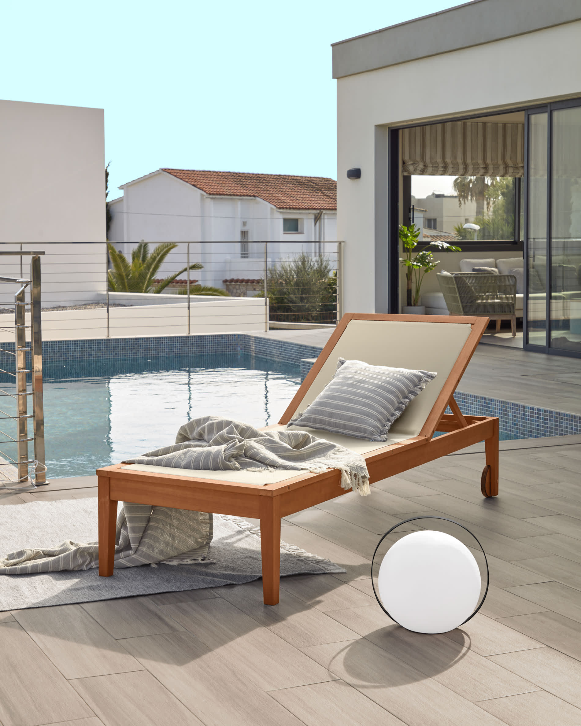 Beige best sale sun lounger