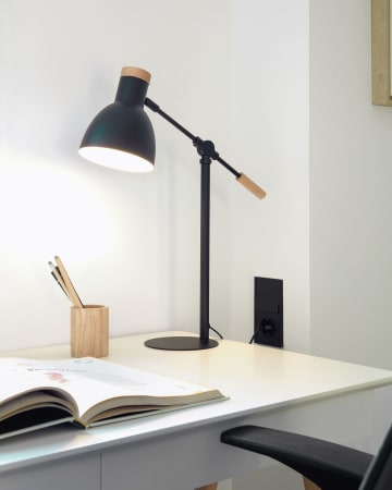 Lámpara de mesa Tescarle de madera de haya y acero con acabado negro