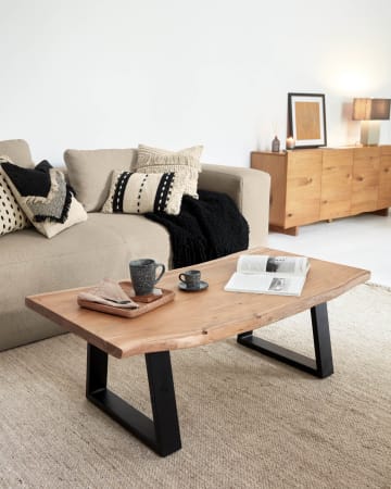 Taula de centre Alaia de fusta massissa d'acàcia amb acabat natural 115 x 65 cm