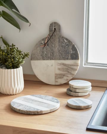 Xamila large round serving board in multicoloured marble