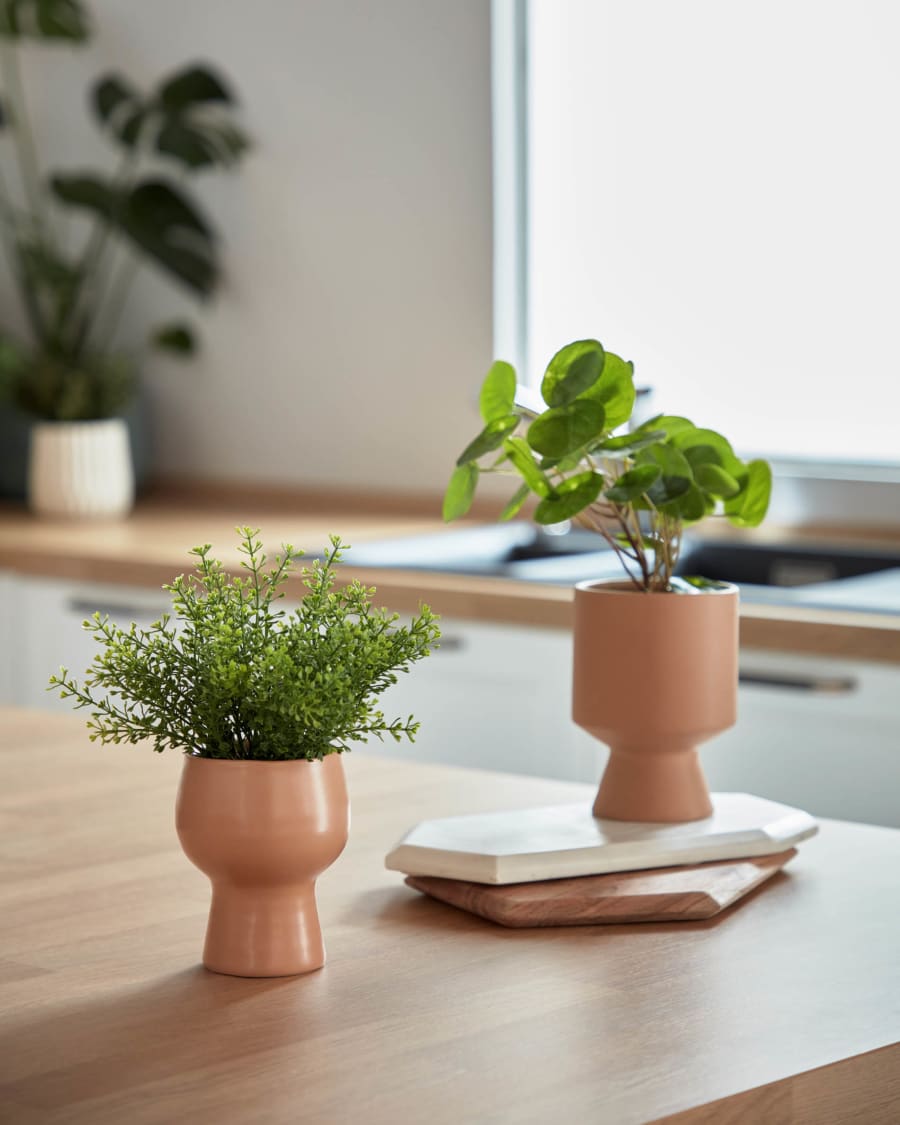 Planta artificial Myriophyllum con maceta de cerámica rosa 216 cm | Kave  Home