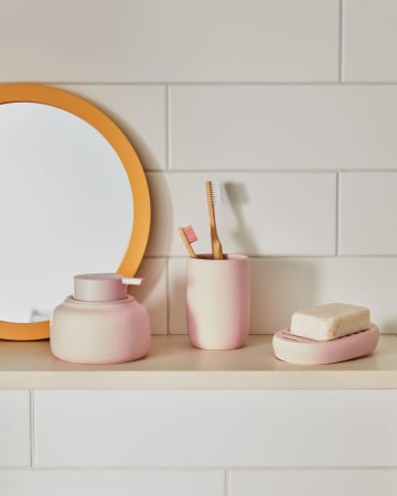 Chia pink polyresin toothbrush holder