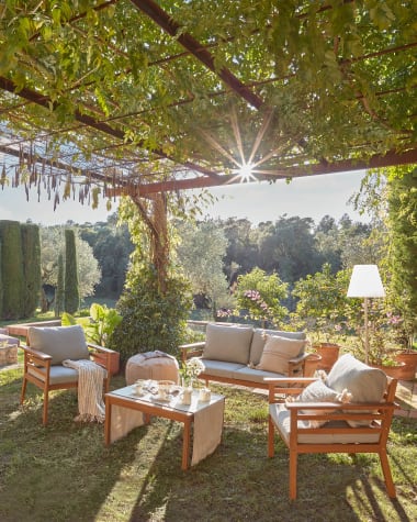 Salon de jardin Vilma avec canapé, 2 fauteuils et table basse en bois d'acacia FSC 100%