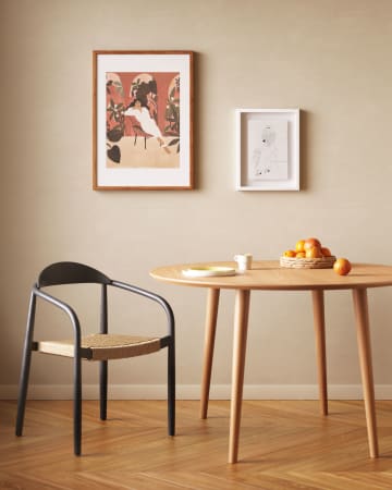 Krzesło Nina z litego drewna akacjowego z czarnym wykończeniem i beżowa papierowa lina