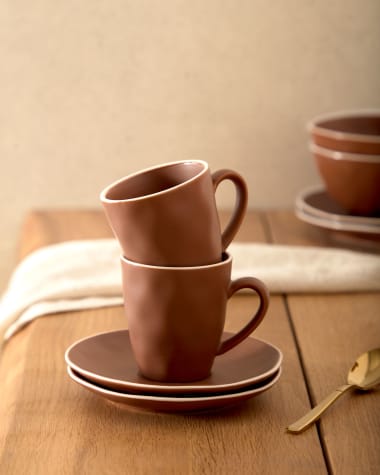 Rin koffiekop en schotel in bruin keramiek