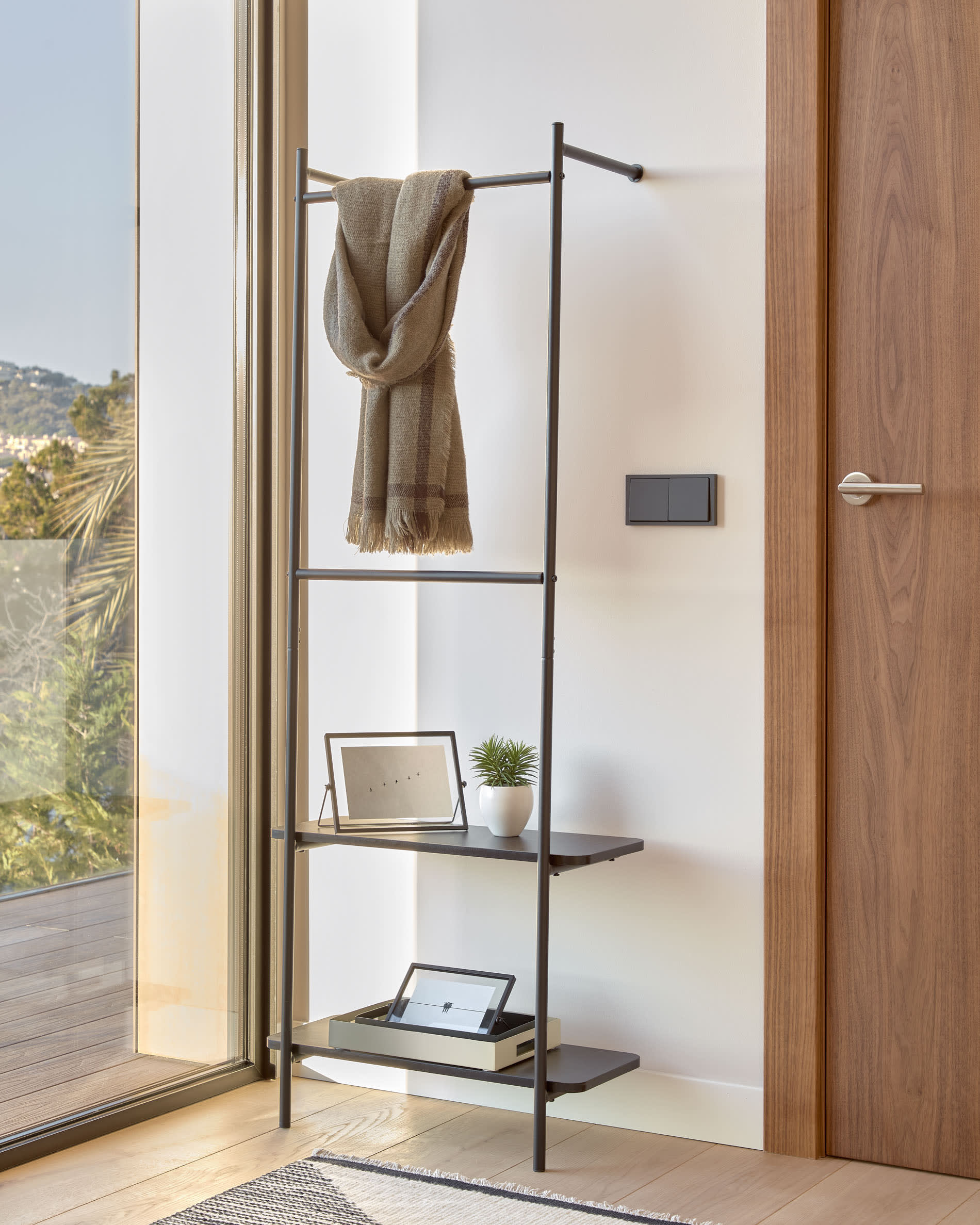 stand con ripiano inferiore per riporre scatole per scarpe e stivali White appendi abiti singolo in metallo in stile moderno minimalista ease Home 