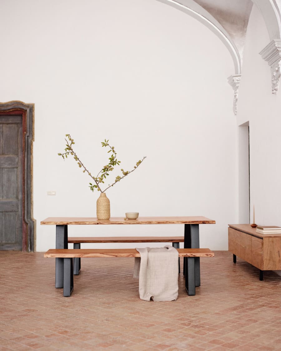 Mesa Alaia de madera maciza de acacia y patas de acero negro 160 x 90 cm