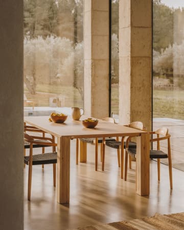 Deyanira Tisch mit Eichenfurnier und massiven Eichenbeinen 220 x 110 cm
