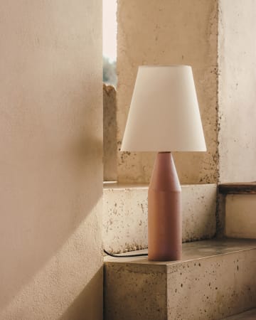 Boada Tischlampe aus Metall mit Finish in Terrakotta