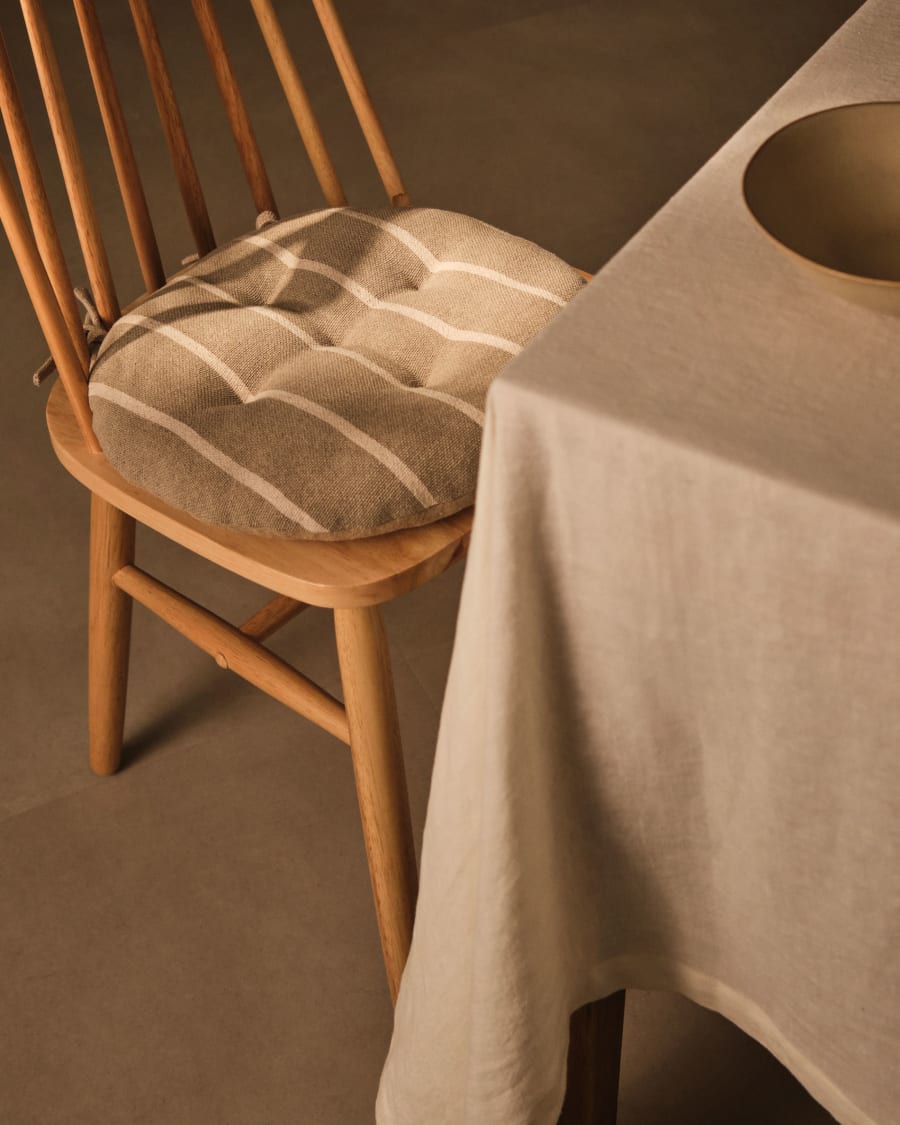 Cuscino rotondo per sedia Margarida 100% cotone beige con motivo a righe  bianche Ø 40 cm | Kave Home