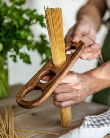Delci acacia wood pasta measurer