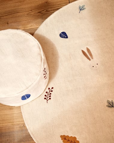 Yanil runder Teppich aus Wolle und Baumwolle weiß mit bunten Blättern bestickt Ø 120 cm