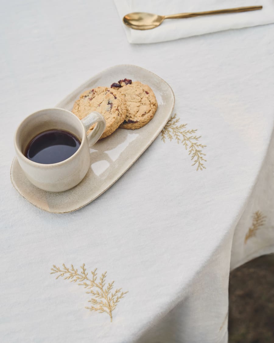 Mascha runde Tischdecke aus Baumwolle und weißem Leinen mit gestickten Ø  150 cmBlättern aus goldenem Lurex | Kave Home®
