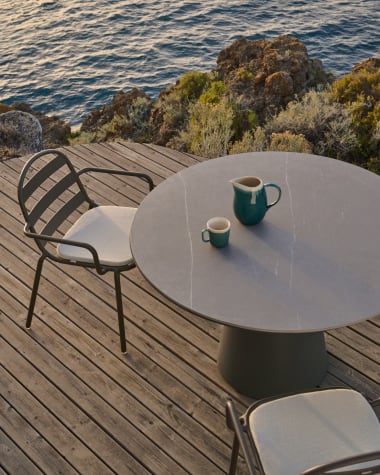 Tudons Outdoor-Tisch aus Aluminium mit grüner Keramikplatte Ø 120 cm