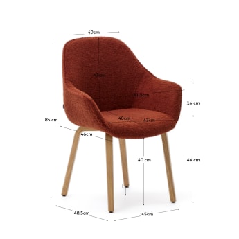 Καρέκλα Aleli με δέρμα προβάτου τερακότα και πόδια σε μασίφ ξύλο δρυός, φυσικό φινίρισμα. - μεγέθη