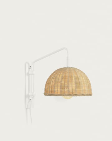 Applique Damila in metallo con finitura bianca e rattan con finitura naturale