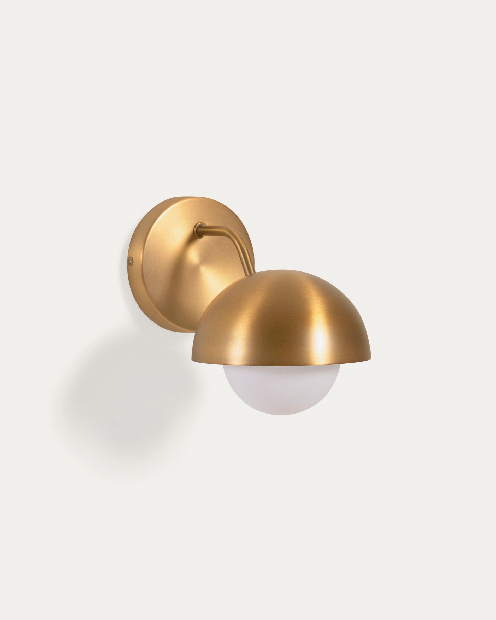 Lonela wall lamp in metal with brass finish | Kave Home