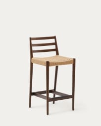 Wysokie krzesło Analy z oparciem z litego drewna dębowego z wykończeniem orzecha włoskiego i siedziskiem z liny 70 cm FSC 100%