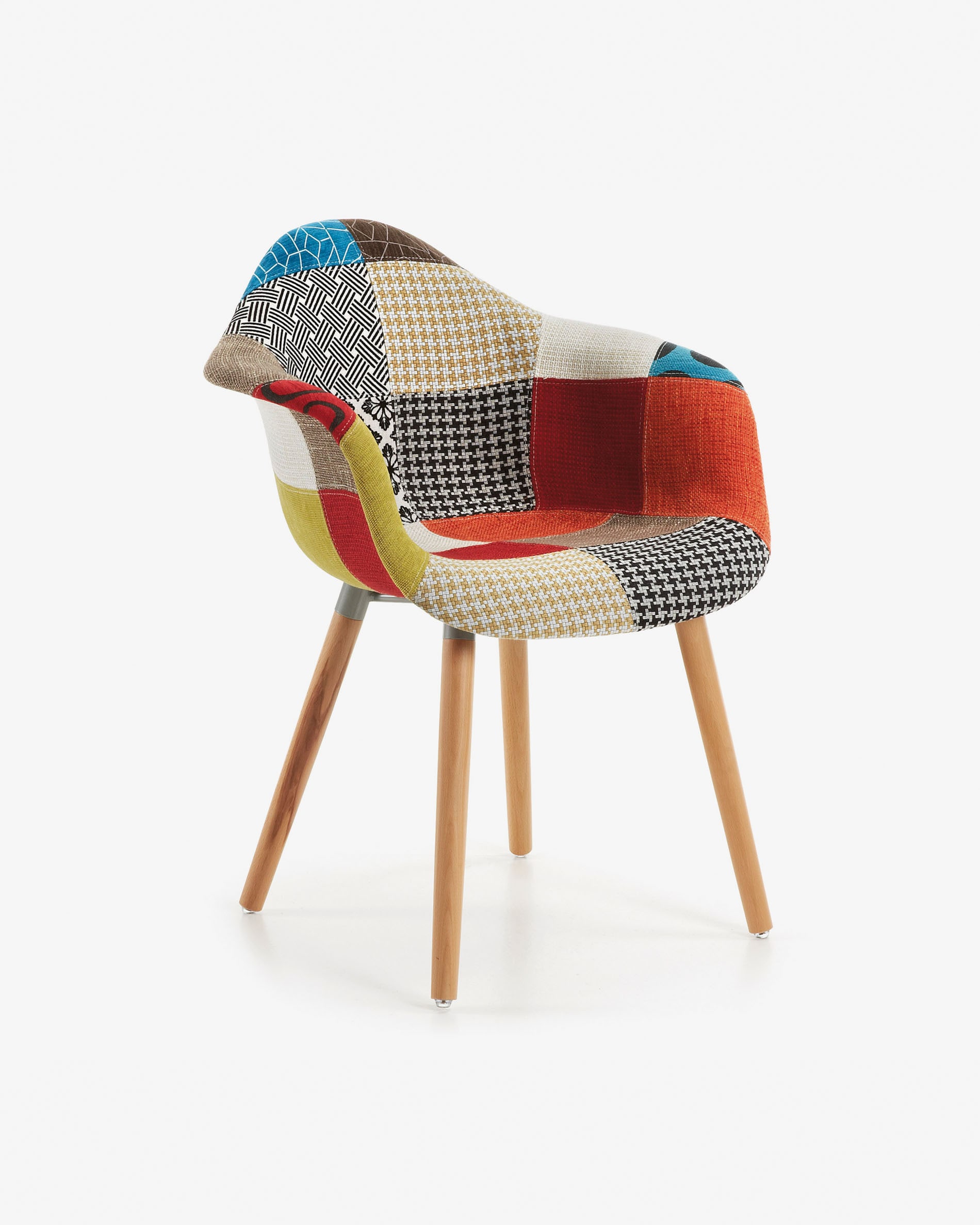 veelkleurige patchwork stoel met massief beuken poten Kave Home