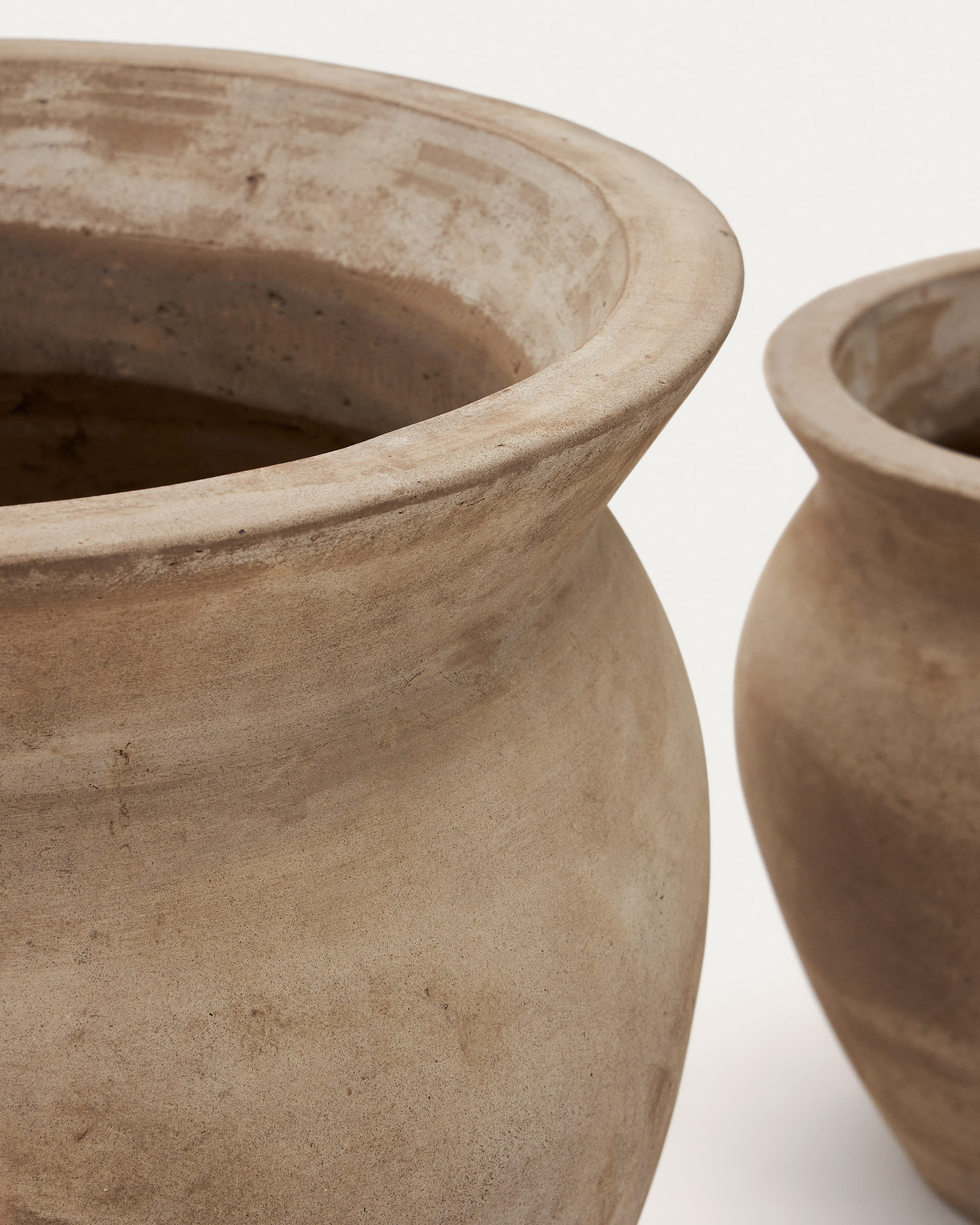 Binidali set of 2 terracotta planters with natural finish Ø 45 / 31.5 cm |  Kave Home