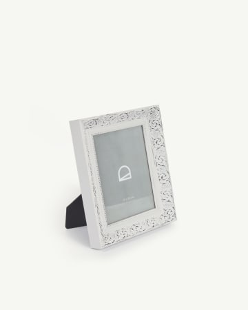 Large Zuley photo frame in white 17 x 22 cm