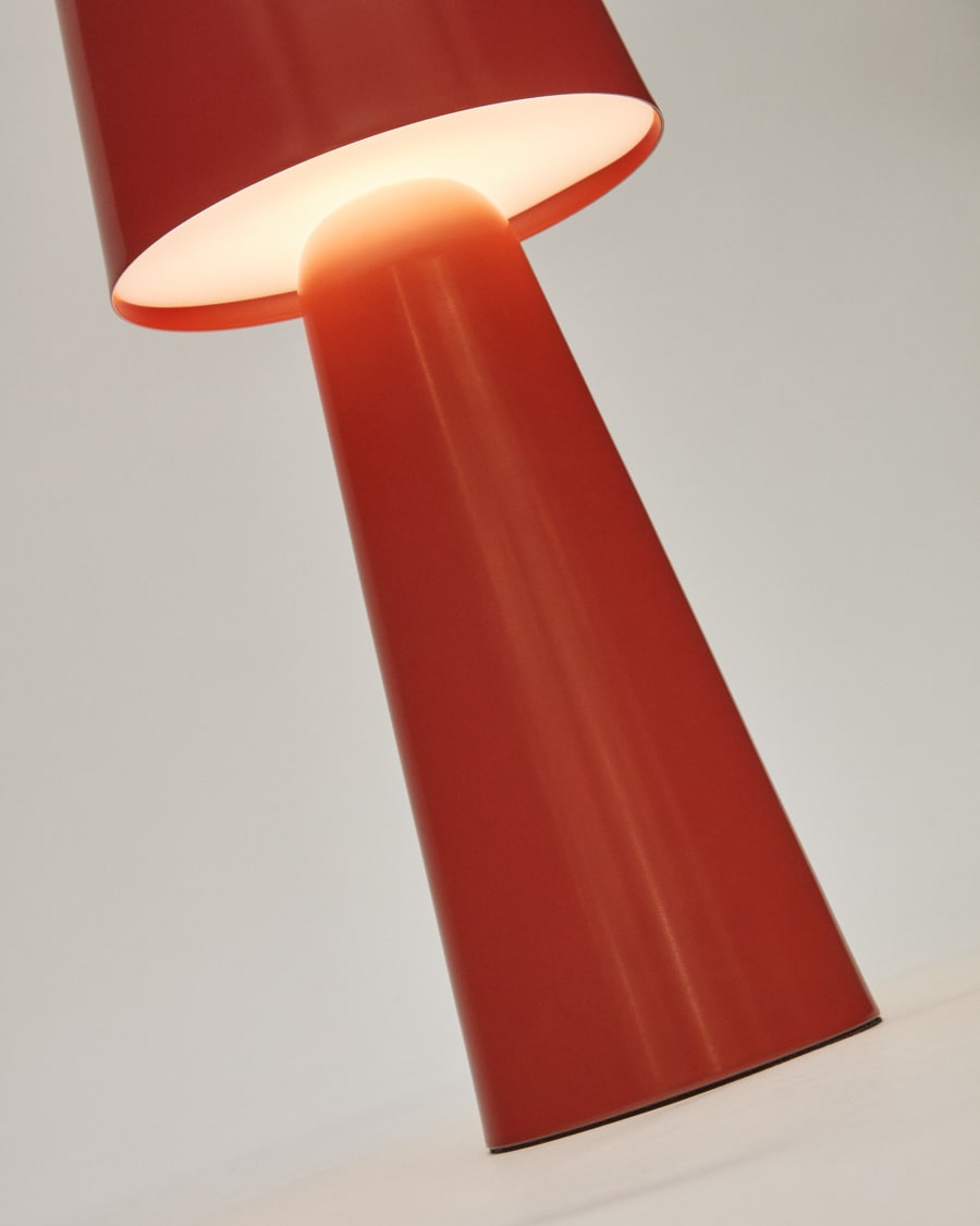 Arenys große Tischlampe aus Metall mit rotem Finish