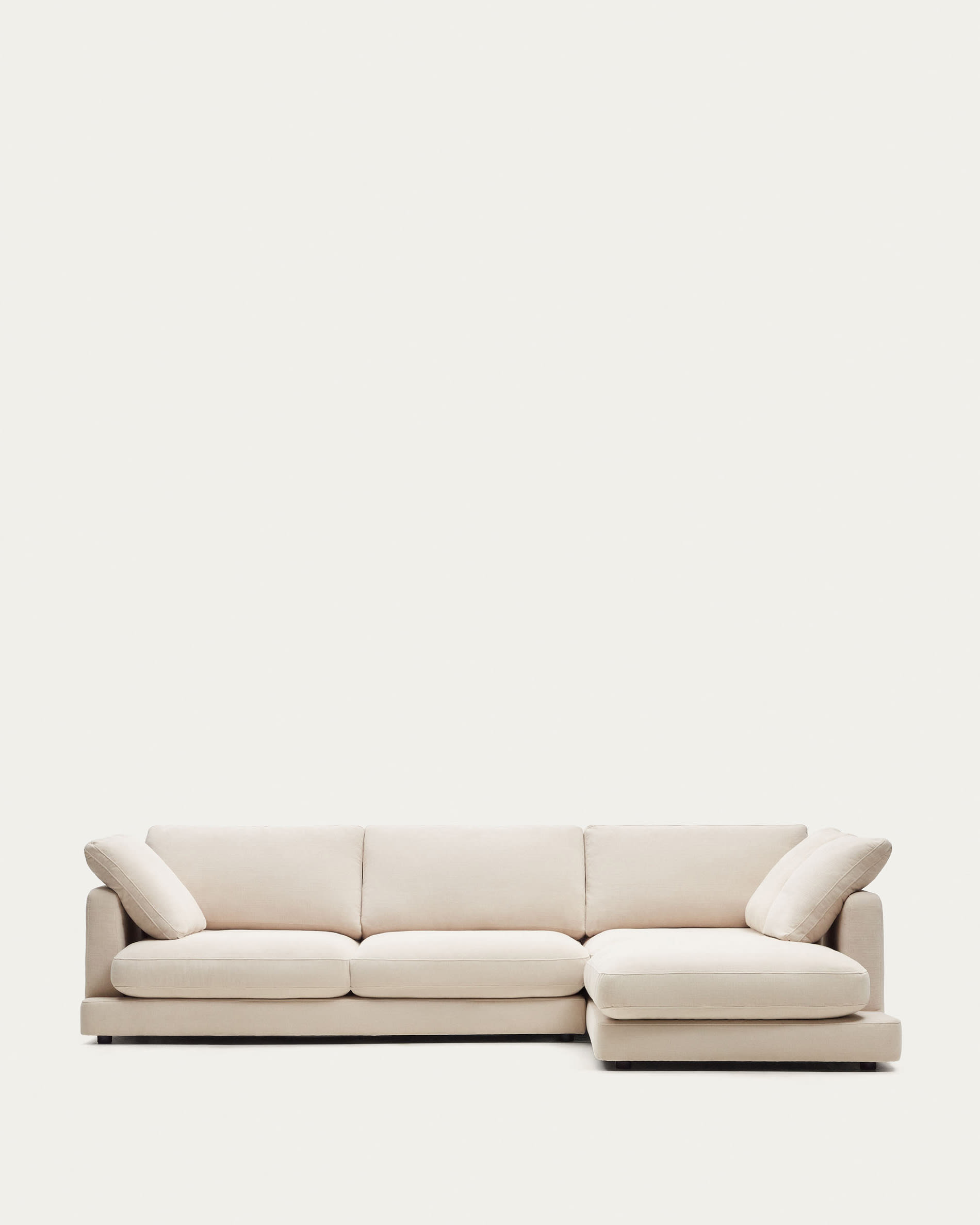 Canapé Gala 4 places avec méridienne à droite beige 300 cm | Kave Home