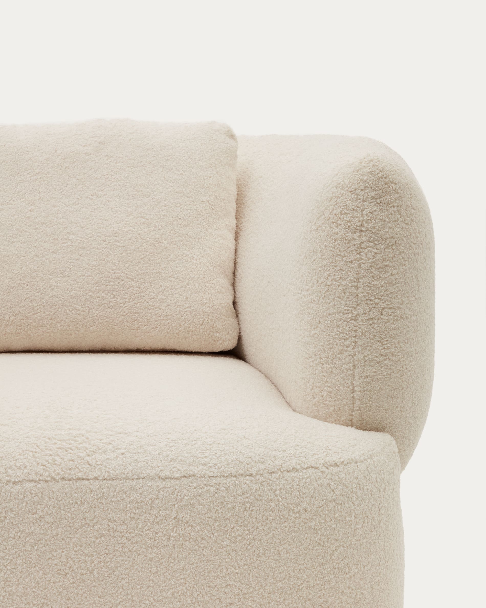 Martina armchair in off white shearling with cushion Kave Home